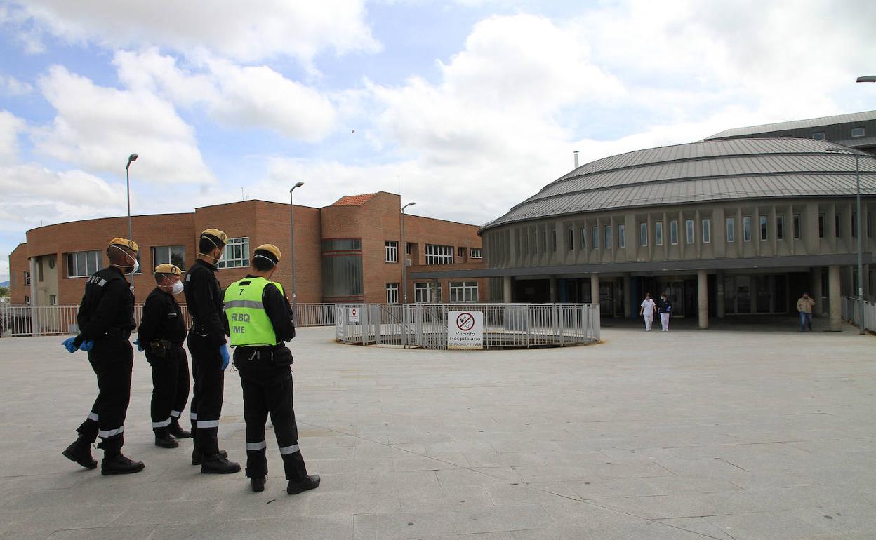 La UME ha vuelto este miércoles al Hospital General de Segovia para labores de desinfección. 