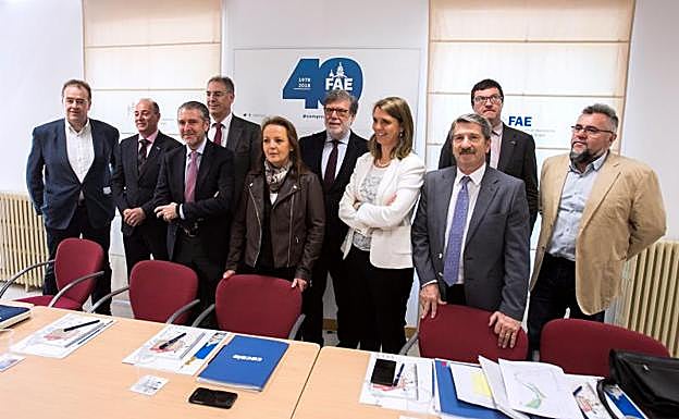 Medio millar de asociaciones empresariales piden «ayudas para sobrevivir y un plan salida»