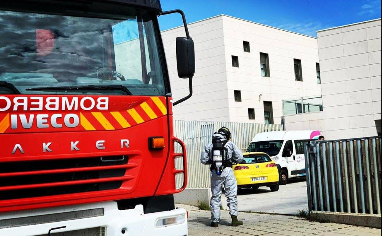 Intervención de los bomberos de la Diputación en la residencia de Tordesillas. 