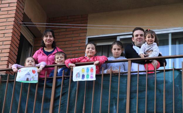 El confinamiento las familias numerosas: «Me tienen algo de envidia porque yo salgo a la compra»