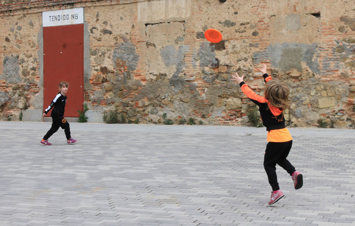 Las calles de Segovia vuelven a ser de los niños. 