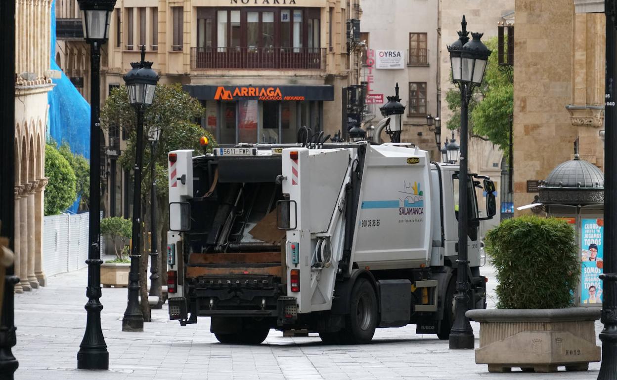 Un camión de recogida de basuras de Salamanca. 