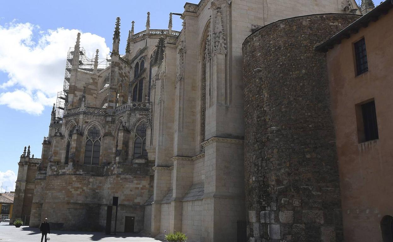 Alrededores de la catedral de León en días de confinamiento.