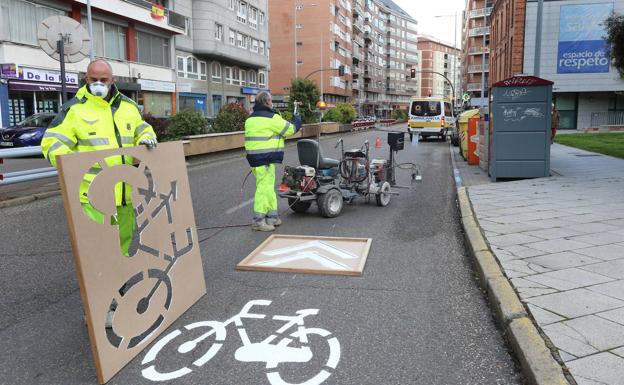 La escasez de tráfico adelanta la señalización de los carriles para bicicletas en Palencia