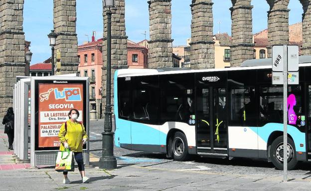 Una mampara protegerá a los conductores de los urbanos y podría haber más servicios