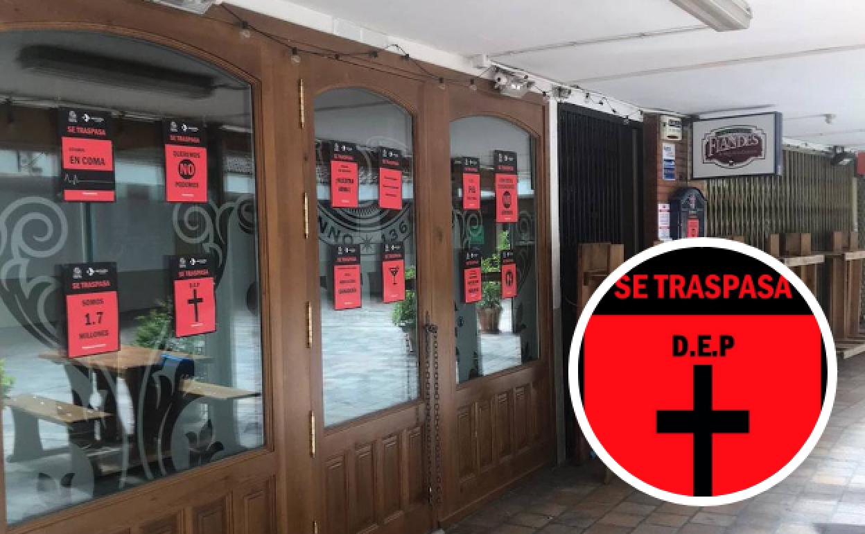 Una de las cervecerías más conocidas de la ciudad, con vartios carteles en las cristaleras.
