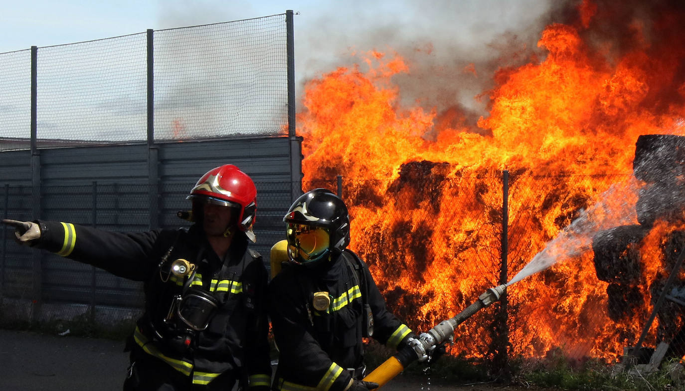 Aparatoso incendio en Valverde del Majano.