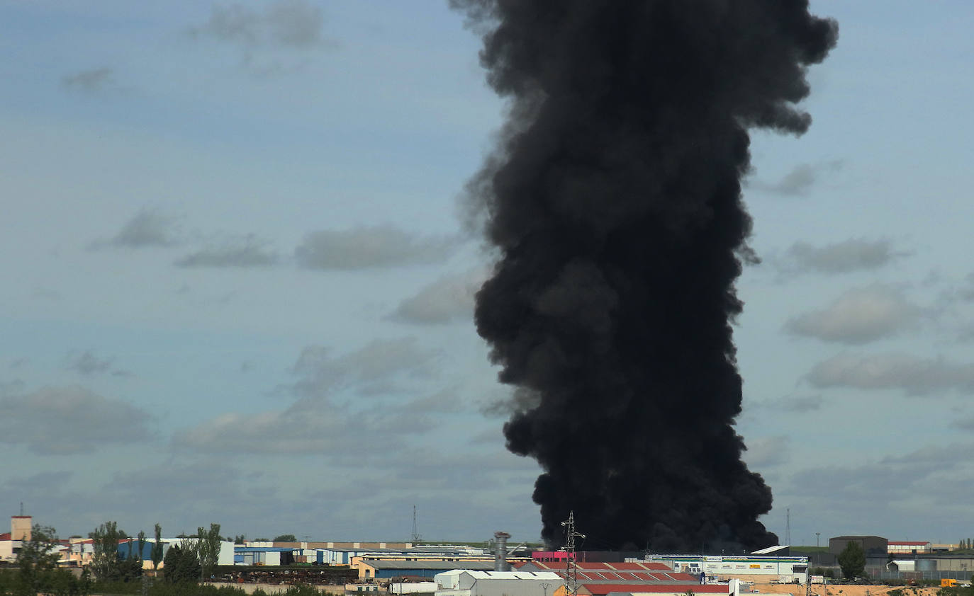 Aparatoso incendio en Valverde del Majano.