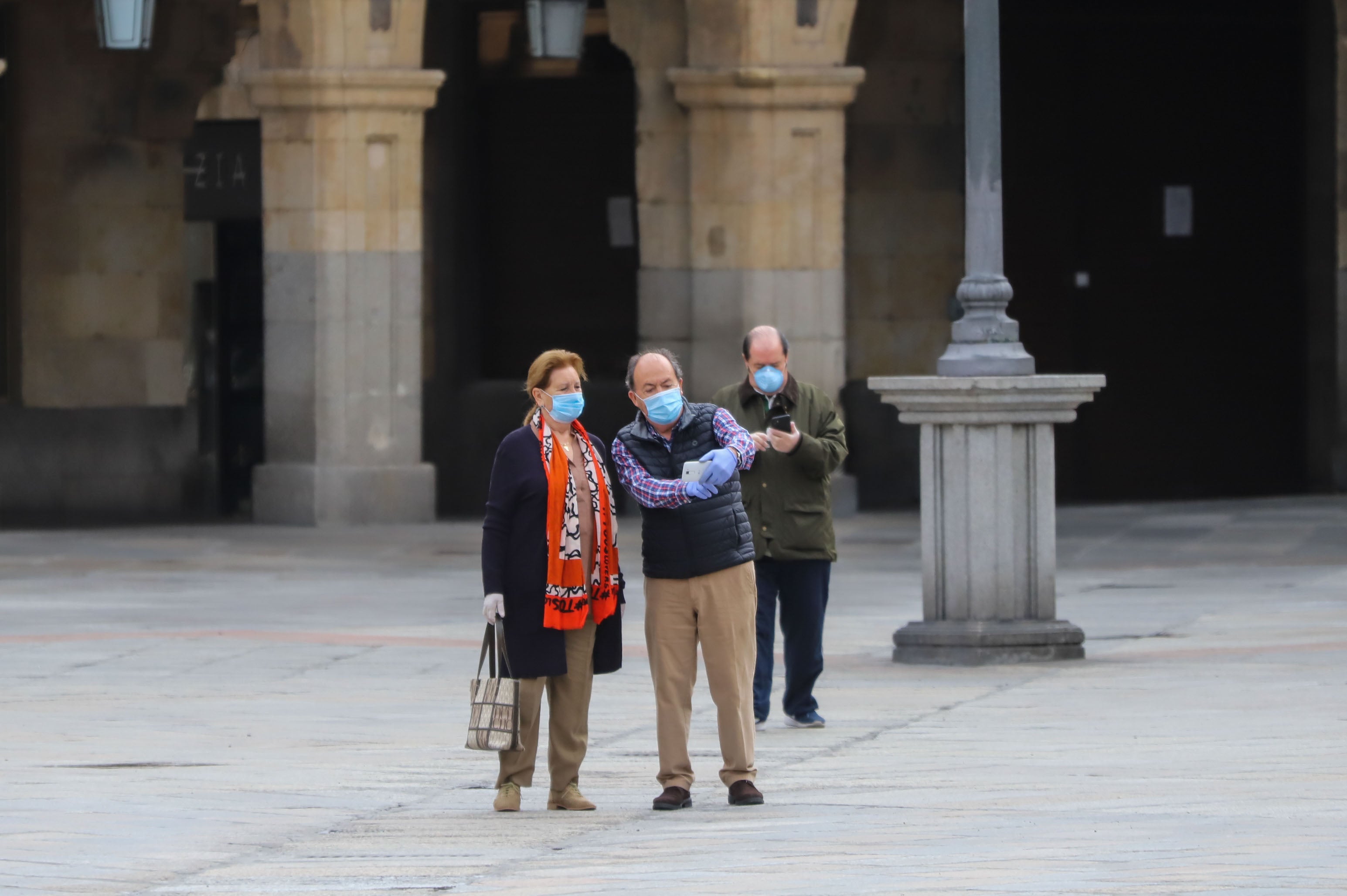 Fotos: Los salmantinos salen a la calle a pasear y hacer deporte por primera vez desde la instauración del estado de alarma