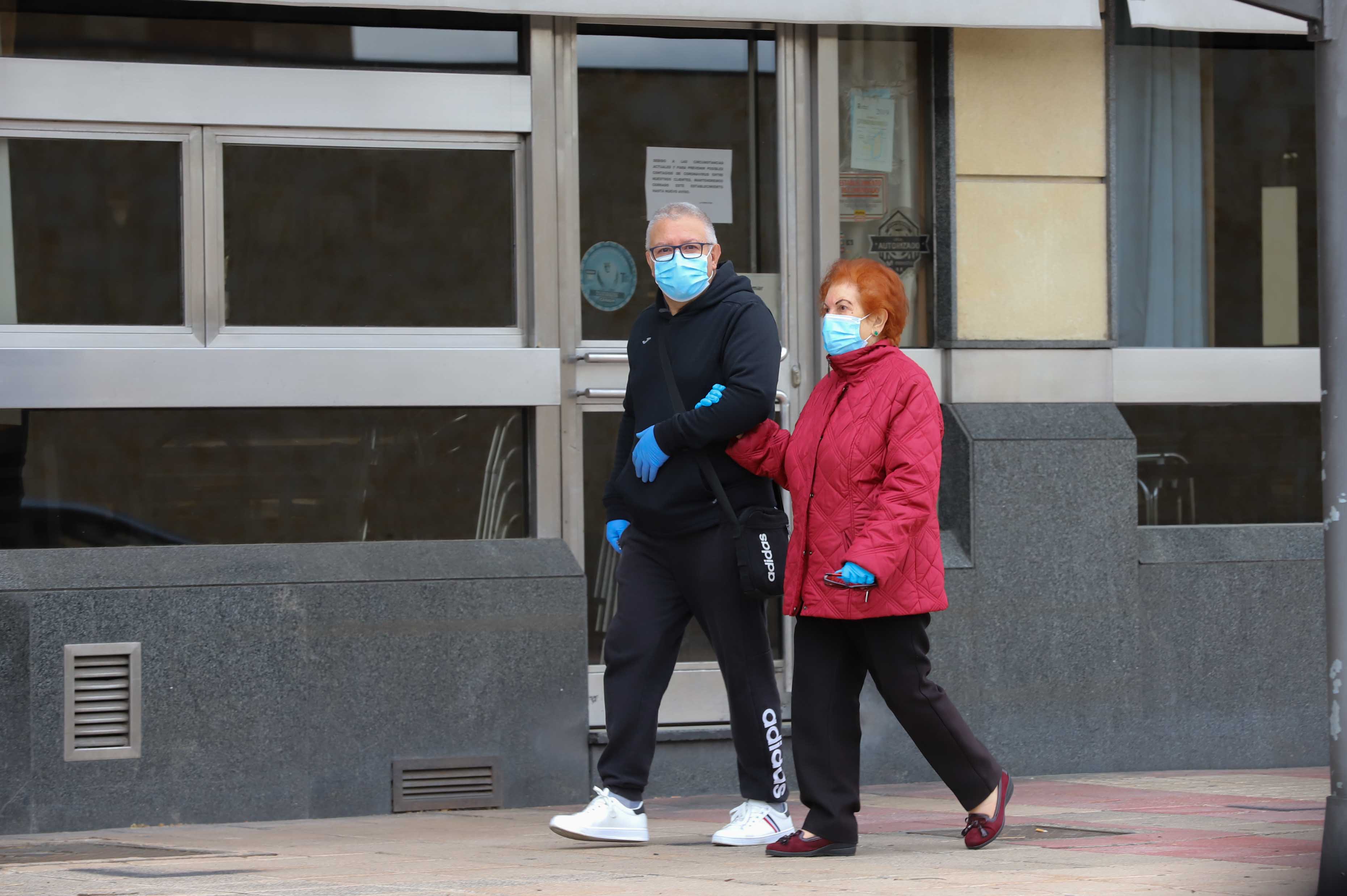 Fotos: Los salmantinos salen a la calle a pasear y hacer deporte por primera vez desde la instauración del estado de alarma