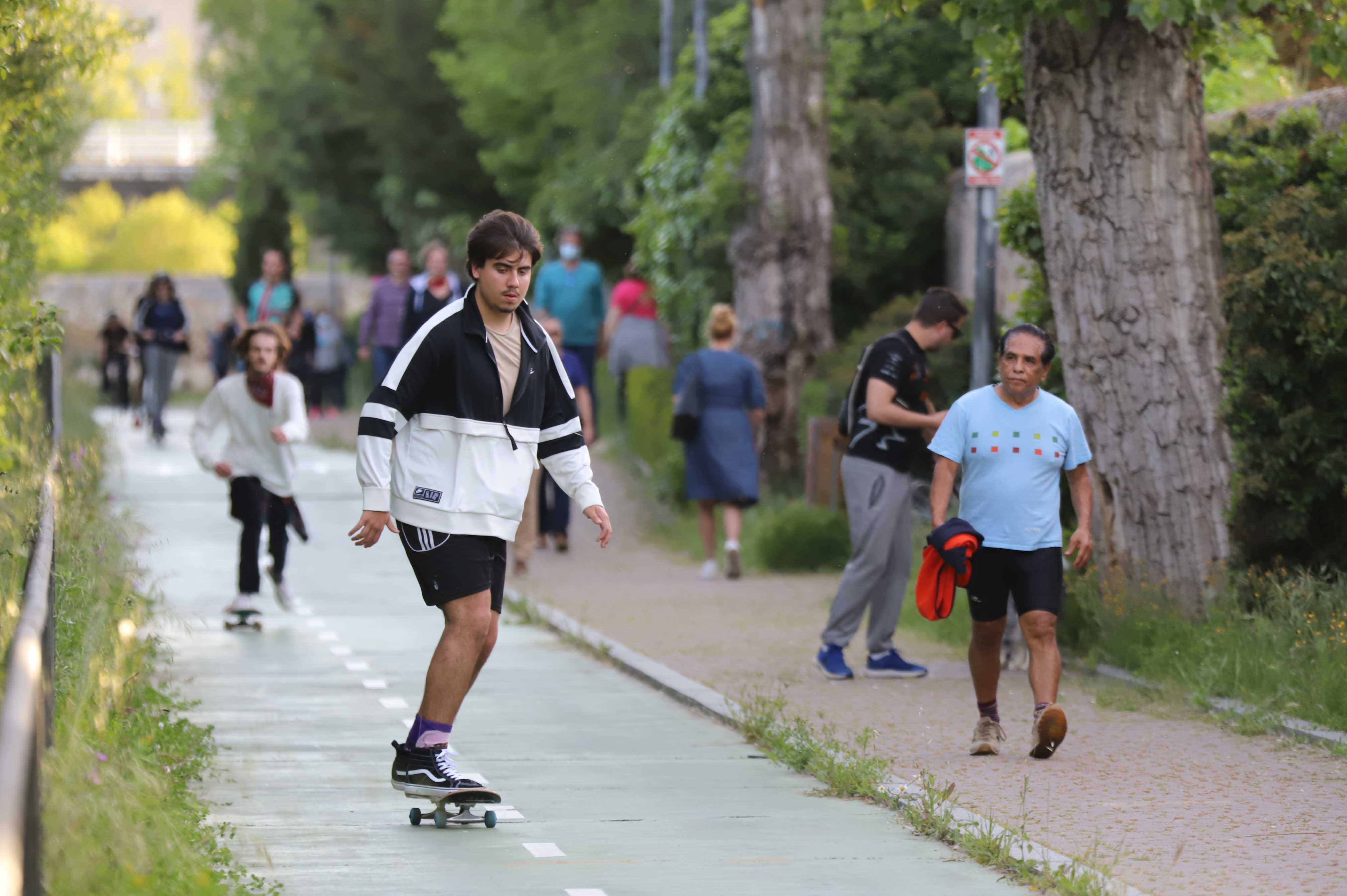 Fotos: Los salmantinos disfrutan de su primera tarde de paseo y deporte