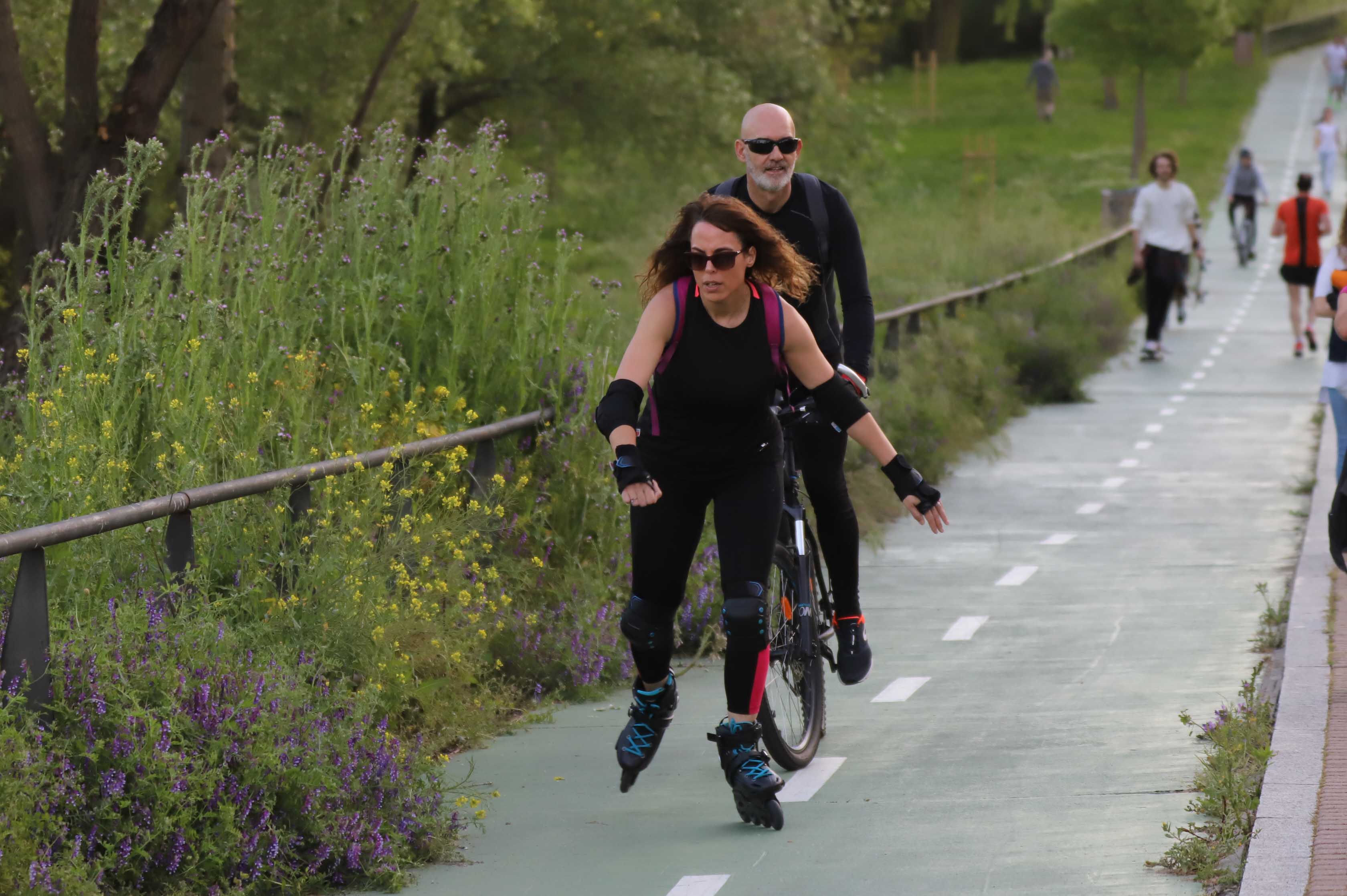 Fotos: Los salmantinos disfrutan de su primera tarde de paseo y deporte