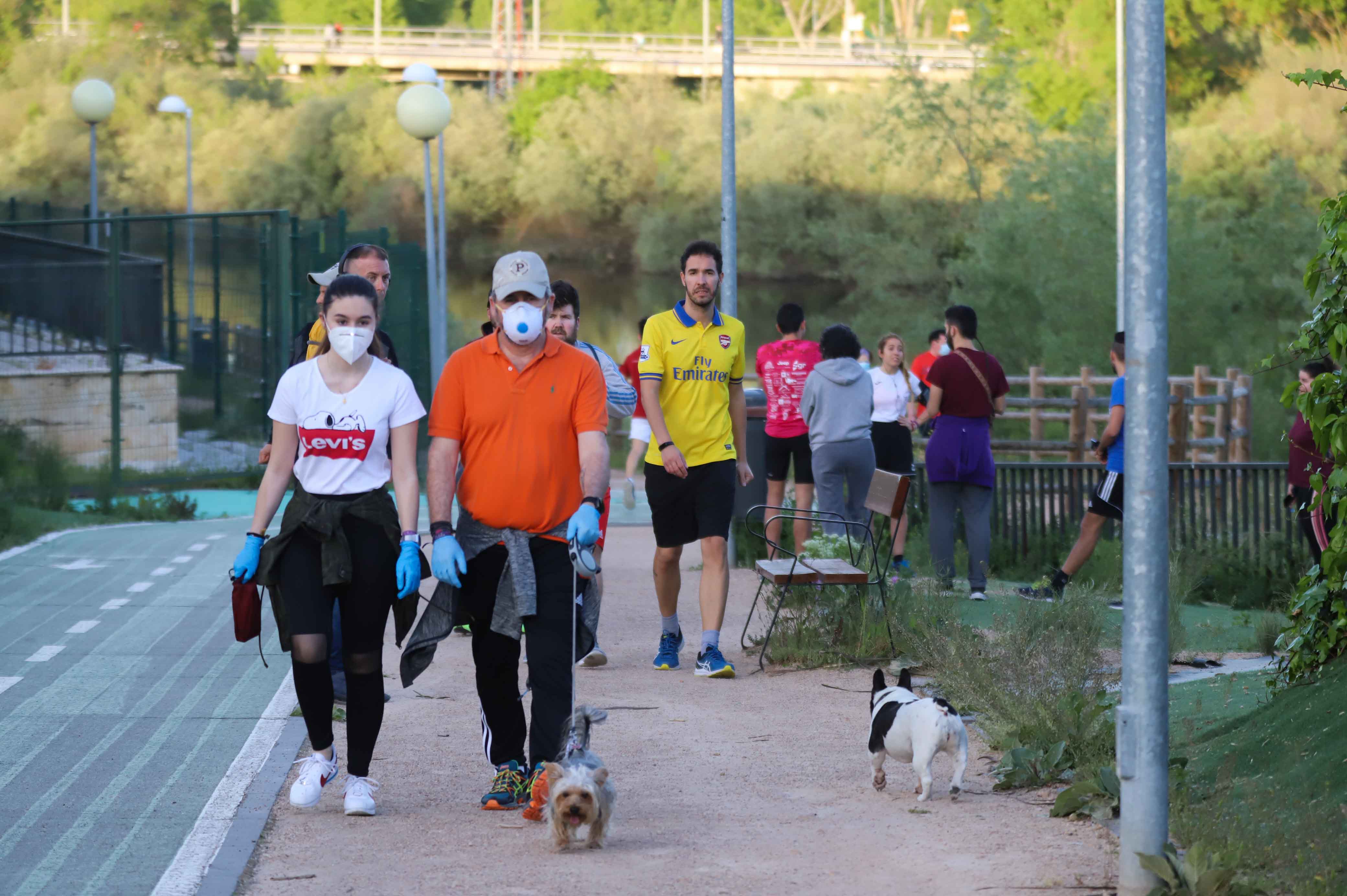 Fotos: Los salmantinos disfrutan de su primera tarde de paseo y deporte