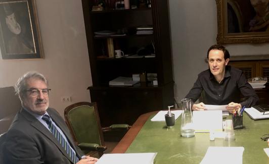 Raúl Ortiz de Lejarazu y Conrado Íscar, durante la reunión.