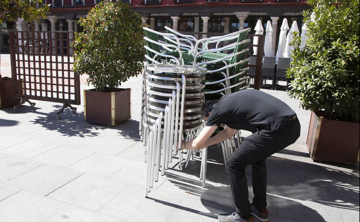 Recogida de la terraza del Café El Continental en la Plaza Mayor de Valladolid. 