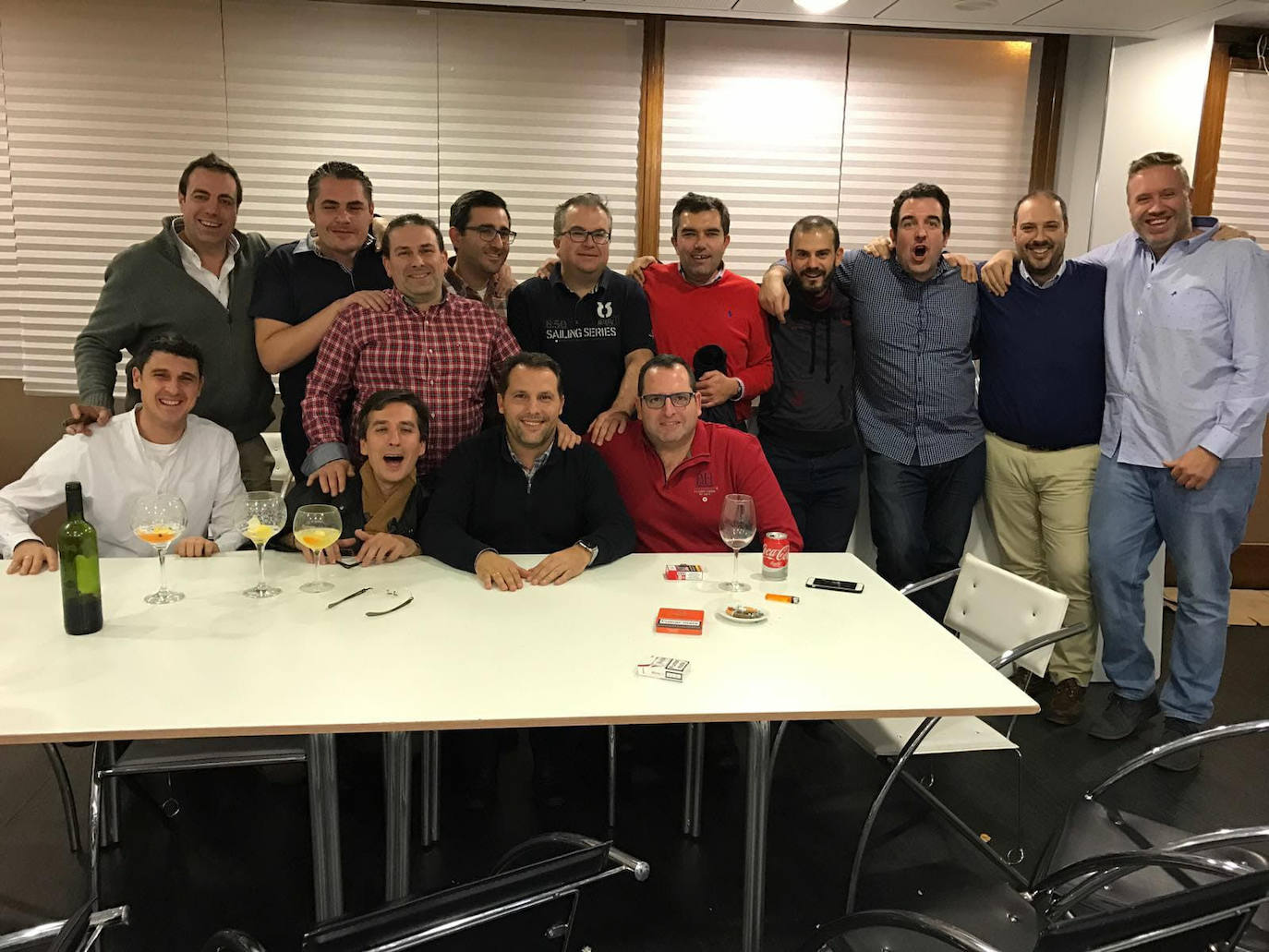 Reunión de antiguos alumnos del colegio San Agustín de Valladolid, donde estudió el empresario (de pie, el sexto por la derecha).