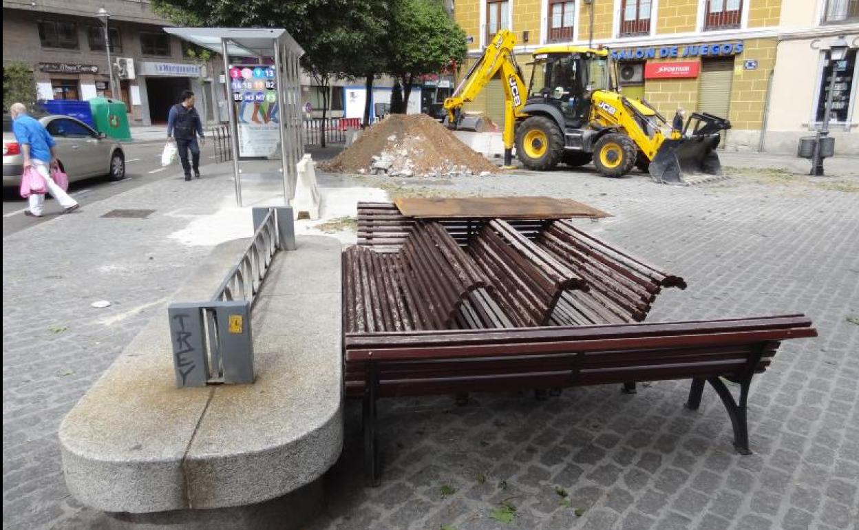 Los operarios comenzaron ayer los trabajos de remodelación de la plaza del Caño Argales.