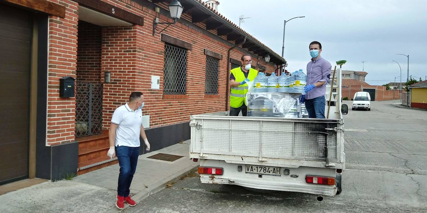 Los altos niveles de cloro han obligado a distribuir agua potable en el municipio vallisoletano de Alcazarén. 