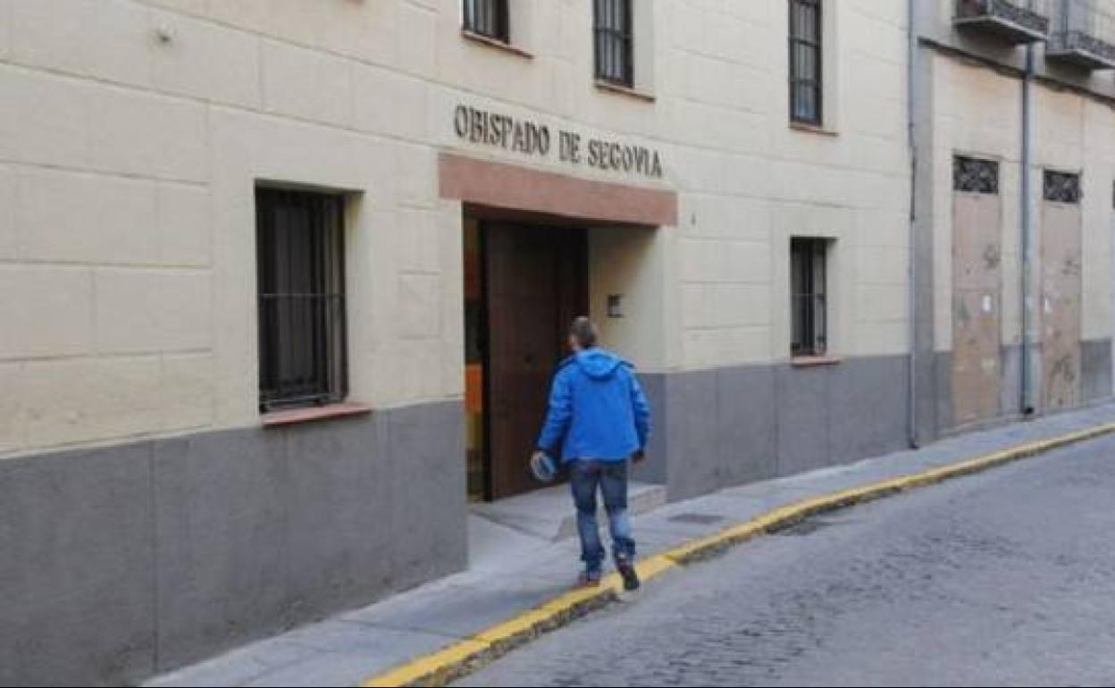 Entrada al Obispado de Segovia. 