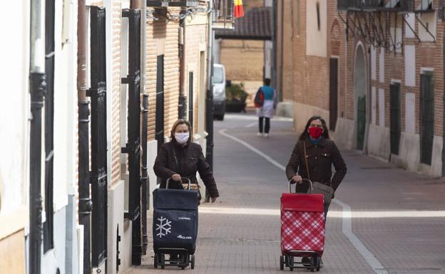 El Gobierno crea estupefacción en la Junta al anunciar que solo pasan de fase 26 áreas de salud tras sugerir que fuesen 39