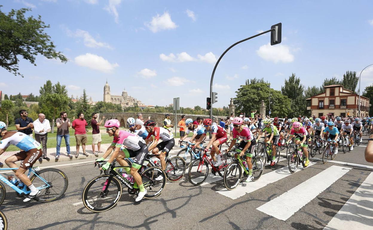 Vuelta ciclista a su paso por Salamanca.