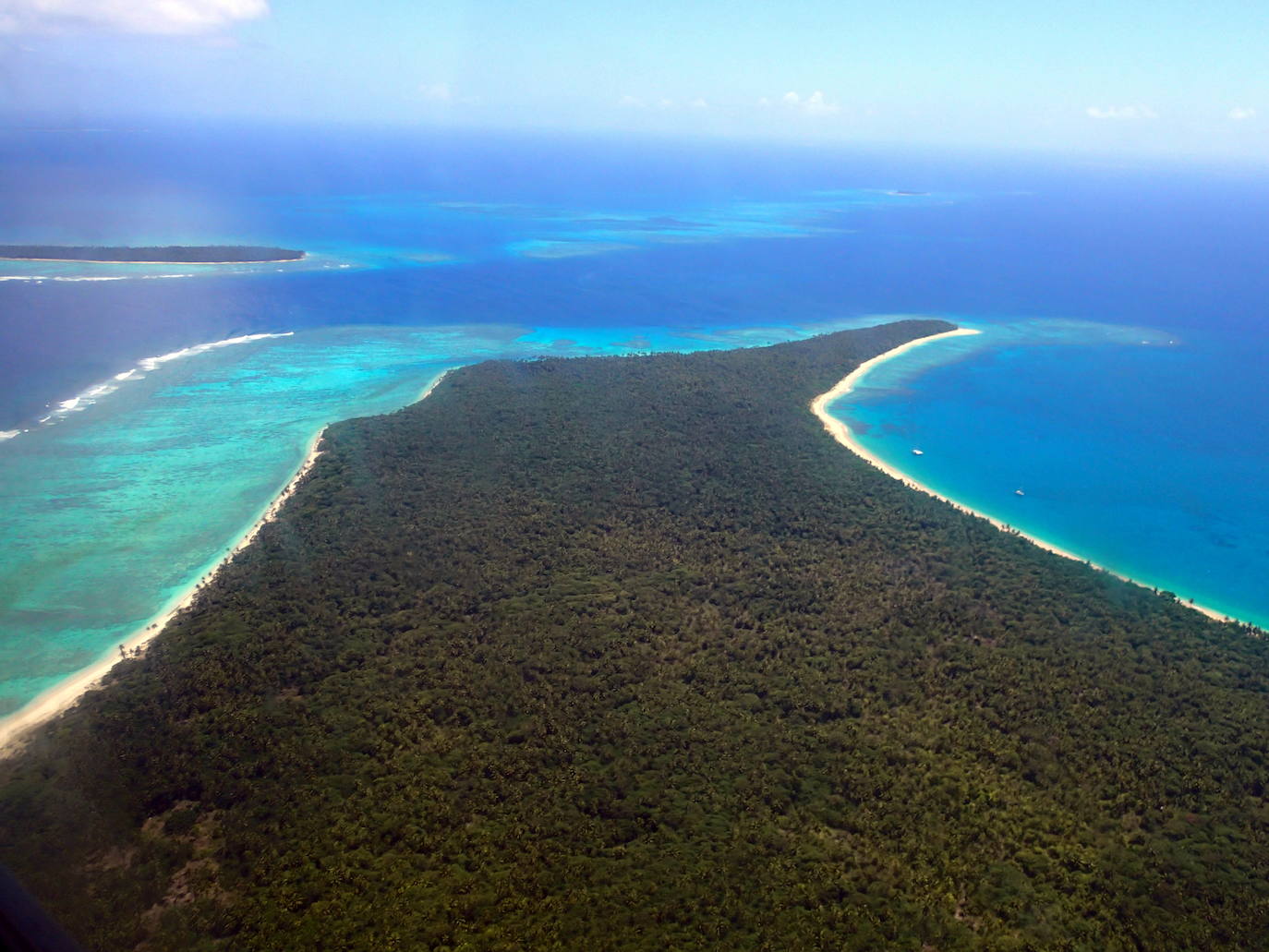 Tonga | 176 islas polinesias agrupadas en cuatro archipiélagos, a unos 2.000 kilómetros de Nueva Zelanda. Su conjunto aglutina una naturaleza impactanta con la cultura ancestral de la zona.