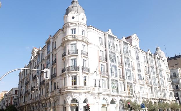 En el primer piso del edificio 'Casa Mantilla', en la Acera de Recoletos, se encuentran las oficinas de Ker 2000. 