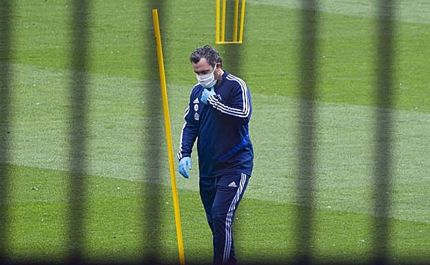 Sergio González dirige el primer entrenamiento dentro del estadio. 