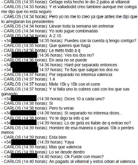 Pantallazo con la charla que aparece en el auto judicial mantenida por Carlos Aranda a través de una aplicación de mensajería con un amigo en la que supuestamente le orienta sobre cómo apostar.