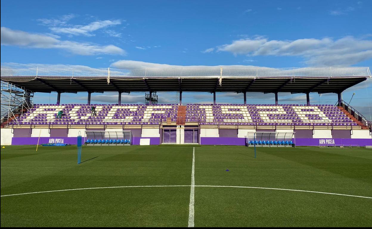 Así ha quedado la grada de los Anexos que da al campo de hierba natural