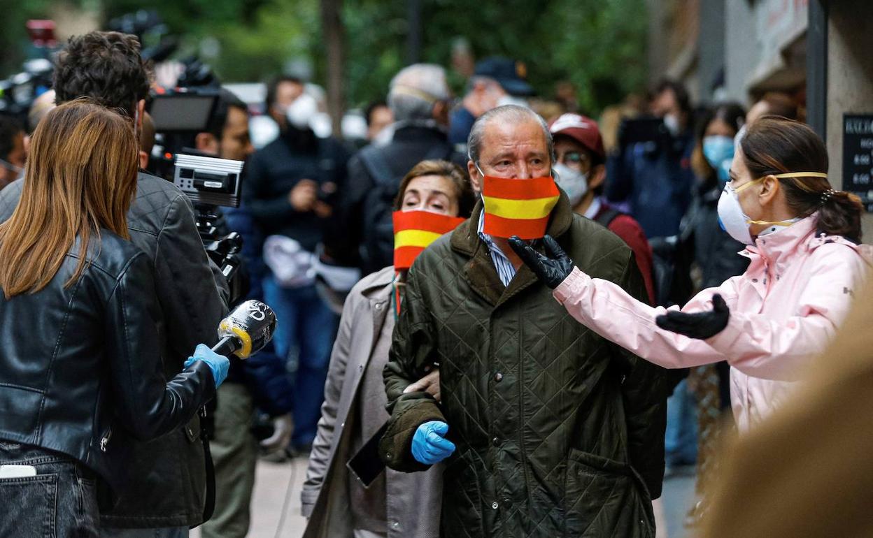 Vecinos del madrileño barrio de Salamanca se manifiestan contra el Gobierno