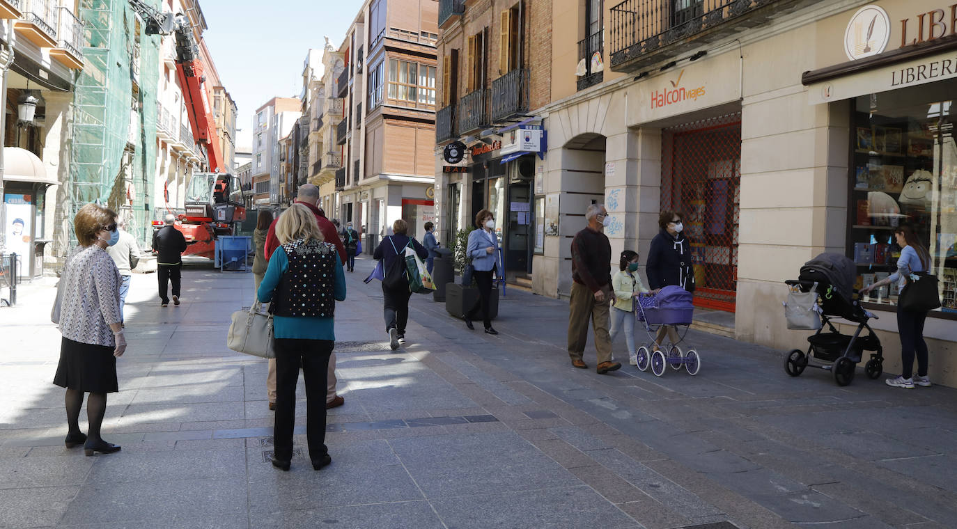 Fotos: El comercio de Palencia se anima al abrir sin cita previa