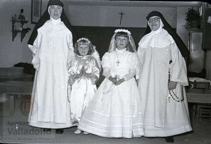 Fotos: Estampas del Valladolid antiguo (XL): Primera Comunión en el convento de Santa Catalina