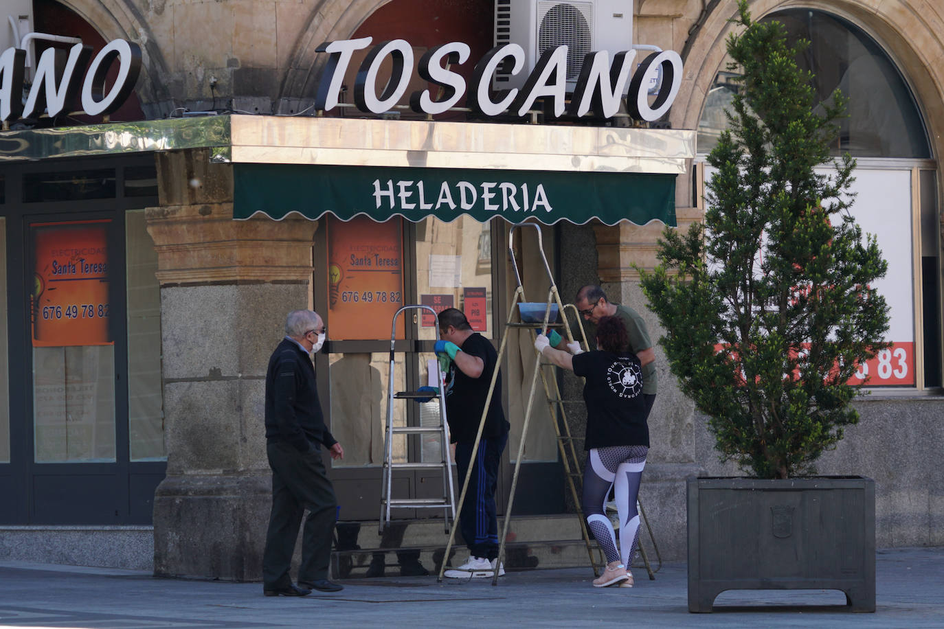 Fotos: Salamanca vuelve a salir de escaparates