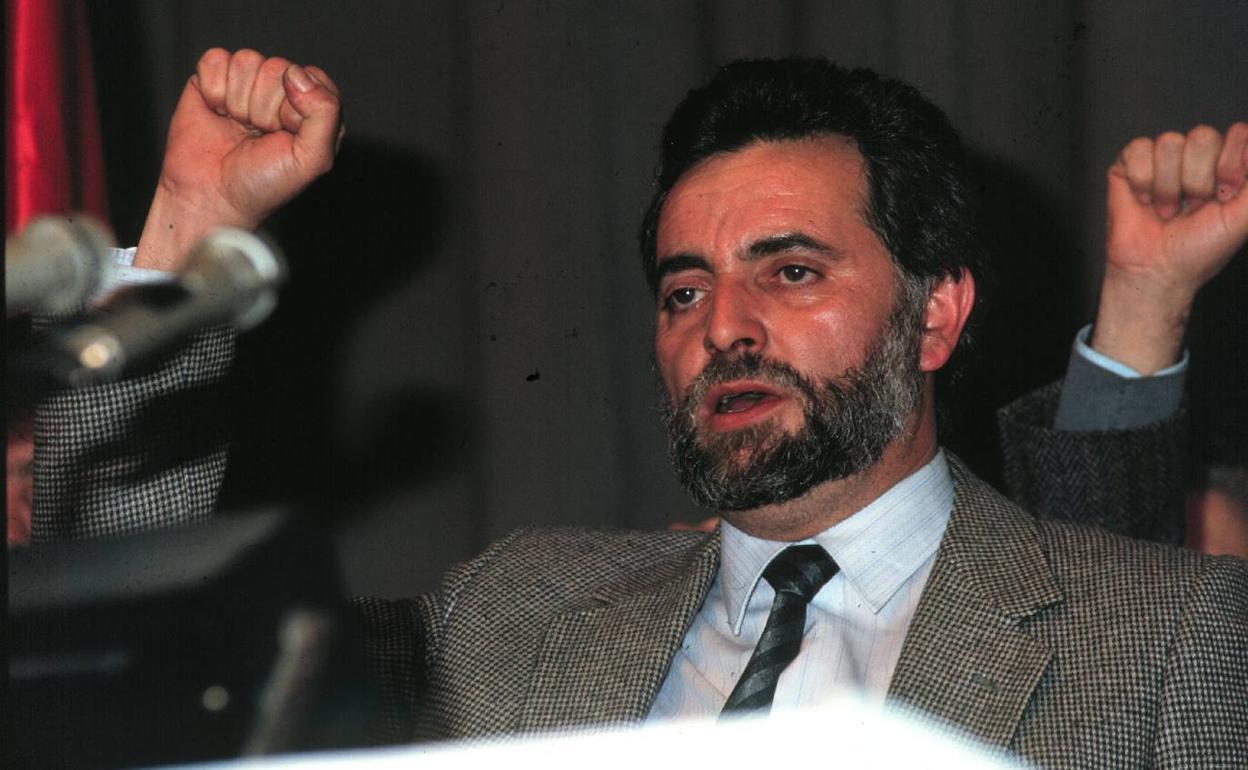 Julio Anguita, durante el XII congreso del PCE donde fue elegido secretrio general en el año 1999.