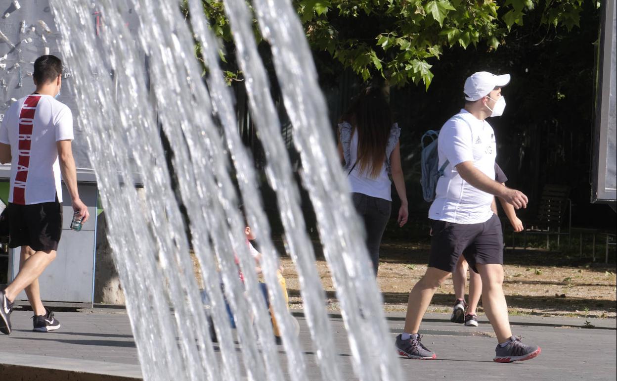 Paseo con mascarilla por Valladolid. 