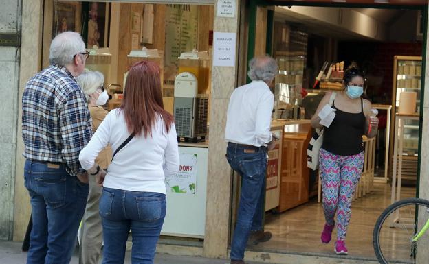 El calor y las franjas para pasear acompañan al inicio de la temporada de helados en Valladolid