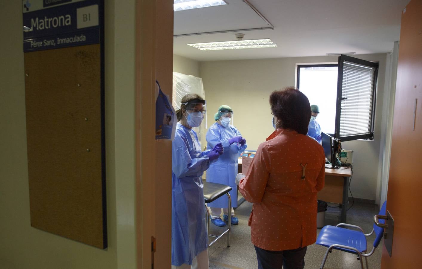 Fotos: Toma de muestras de la covid-19 en el Centro de salud Huerta del Rey de Valladolid