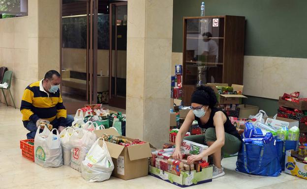 Recogida de alimentos y productos de higiena para Entrevecinos en La Rondilla. 