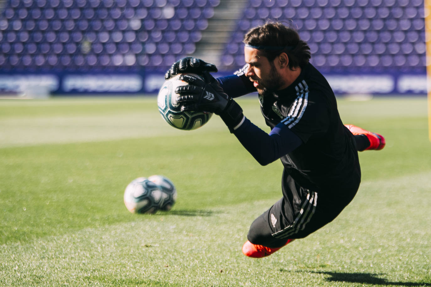 Fotos: El presidente del Real Valladolid, Ronaldo Nazario, acude al entrenamiento en el Zorrilla