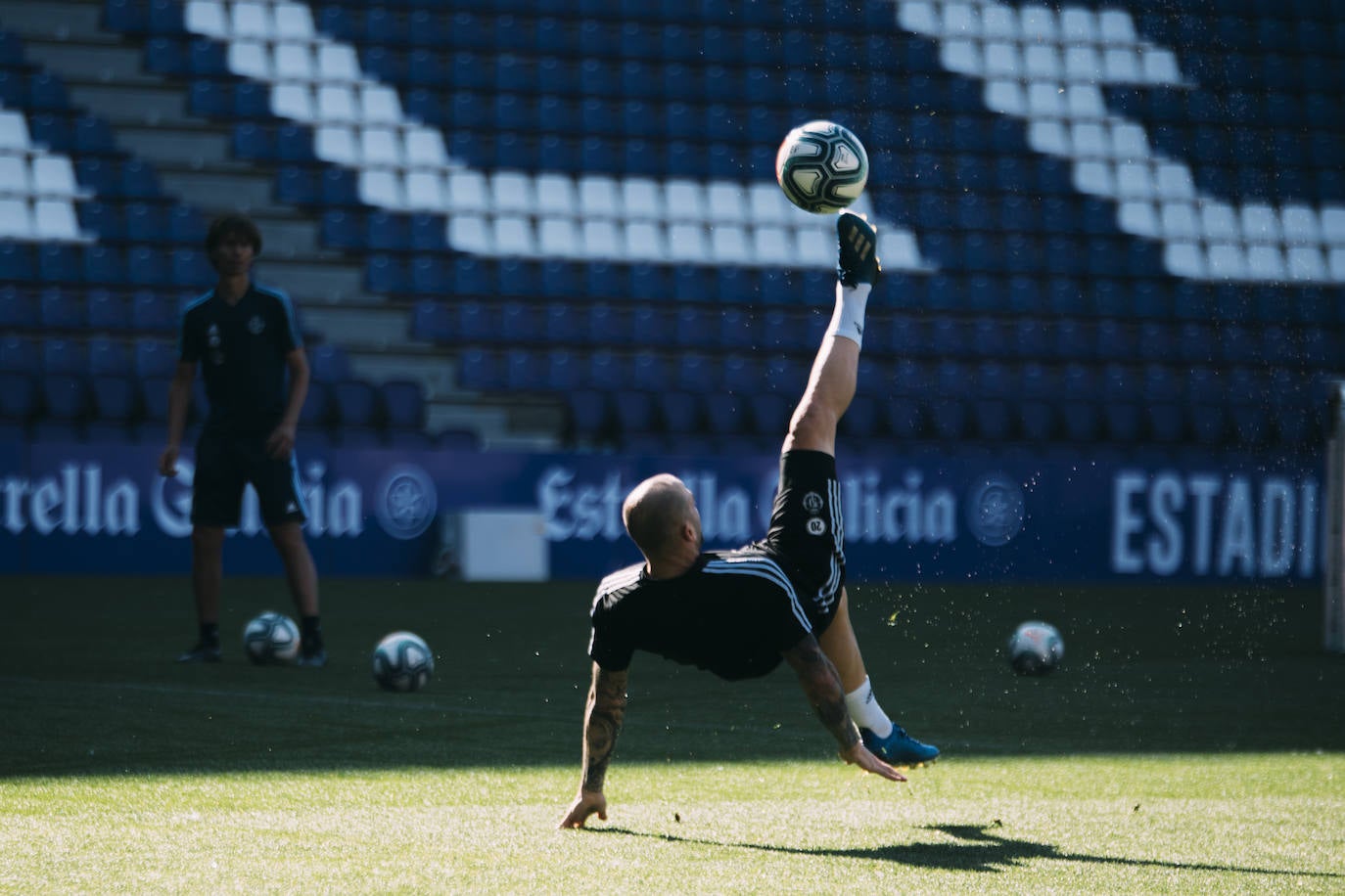 Fotos: El presidente del Real Valladolid, Ronaldo Nazario, acude al entrenamiento en el Zorrilla