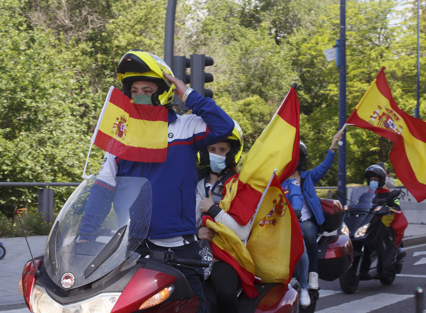 Fotos: Vox saca cientos de coches a las calles de Vallaodlid