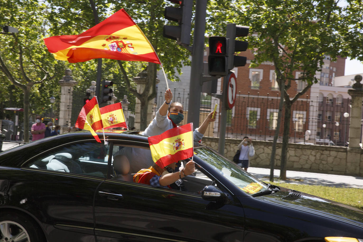 Fotos: Vox saca cientos de coches a las calles de Vallaodlid