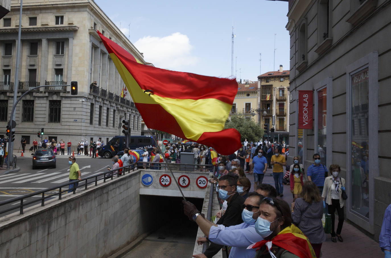 Fotos: Vox saca cientos de coches a las calles de Vallaodlid