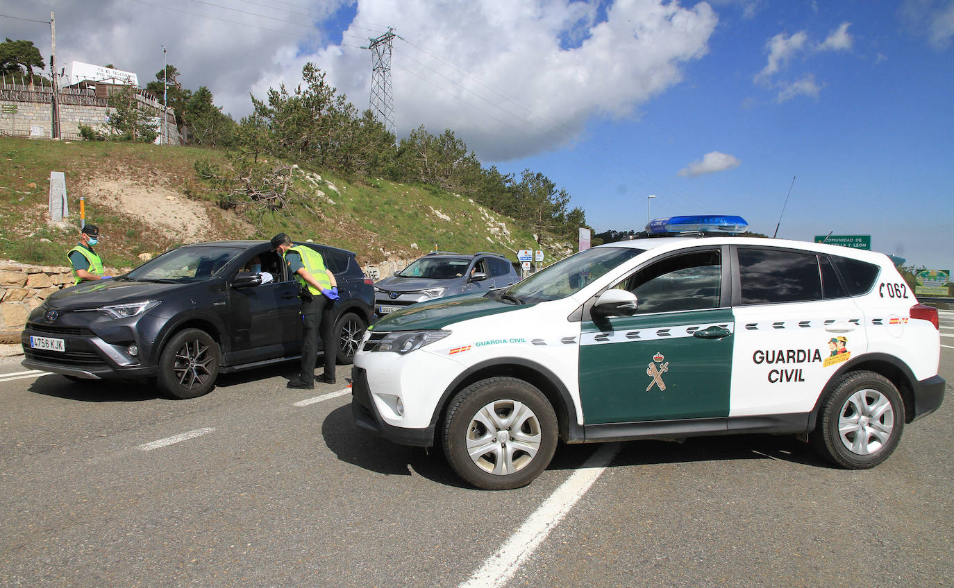 Control de la Guardia Civil en el puerto de Navacerrada 