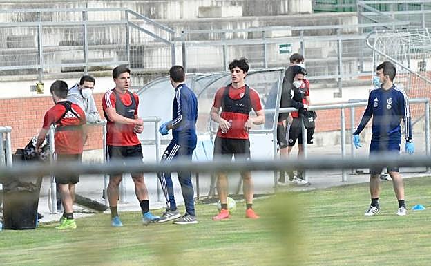 Jugadores del filial antes de iniciar el trabajo