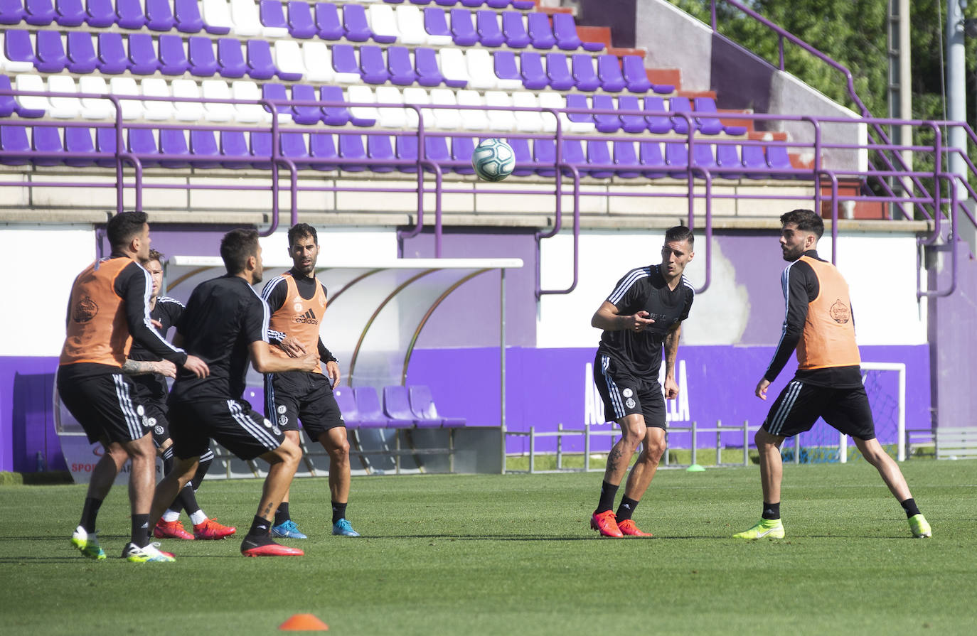 La plantilla de Sergio González se ha ejercitado esta mañana en las instalaciones del Pucela. 