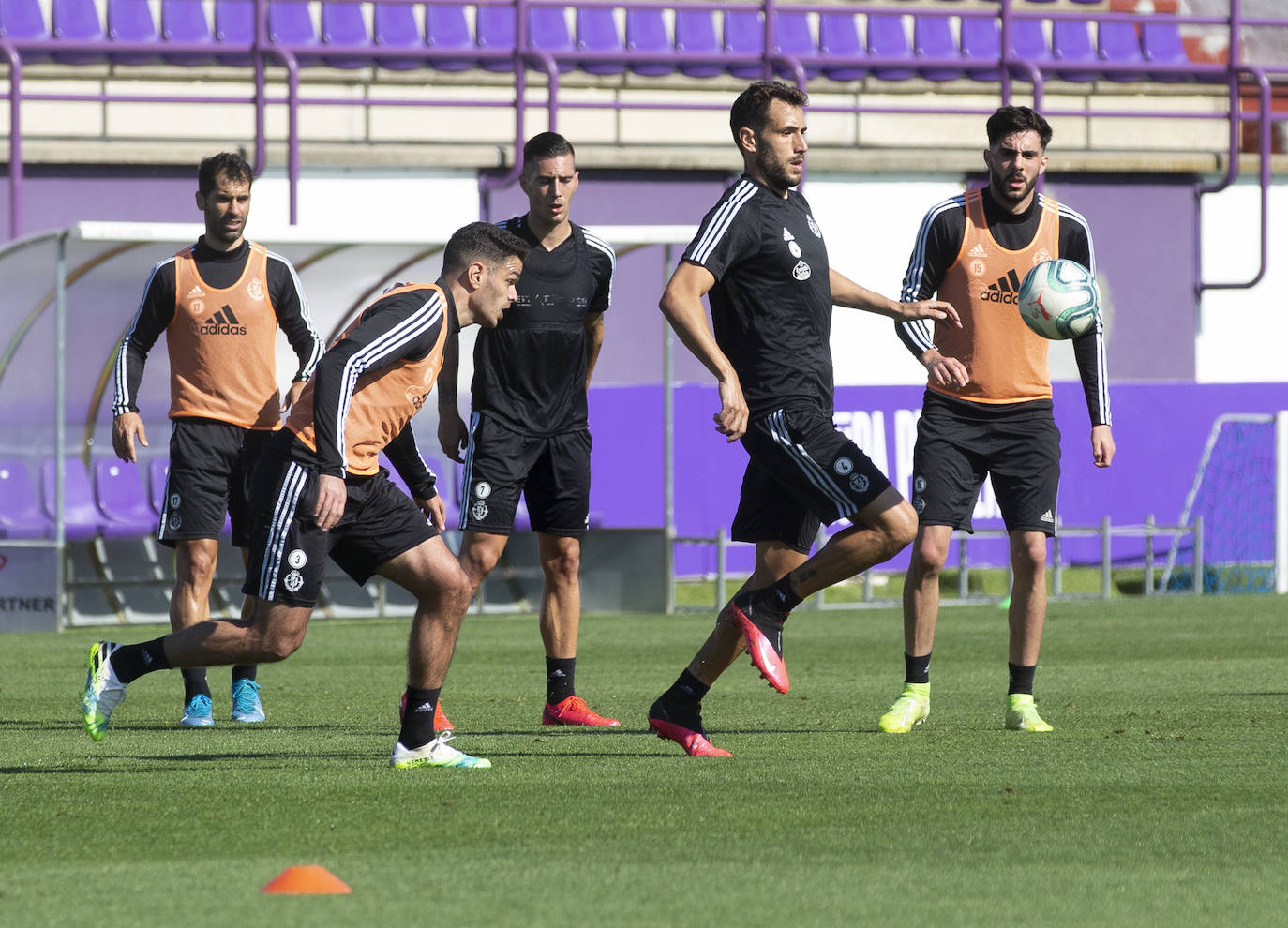 La plantilla de Sergio González se ha ejercitado esta mañana en las instalaciones del Pucela. 