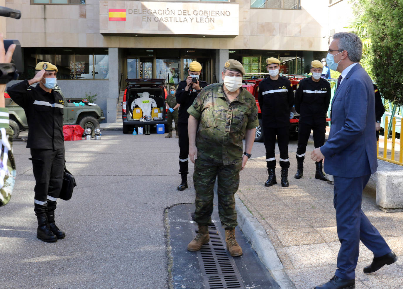 El delegado del Gobierno, Javier Izquierdo, preside el balance que presentará la Unidad Militar de Emergencias y el Ejército de Tierra sobre sus actuaciones en Castilla y León desde que se decretara el estado alarma. 