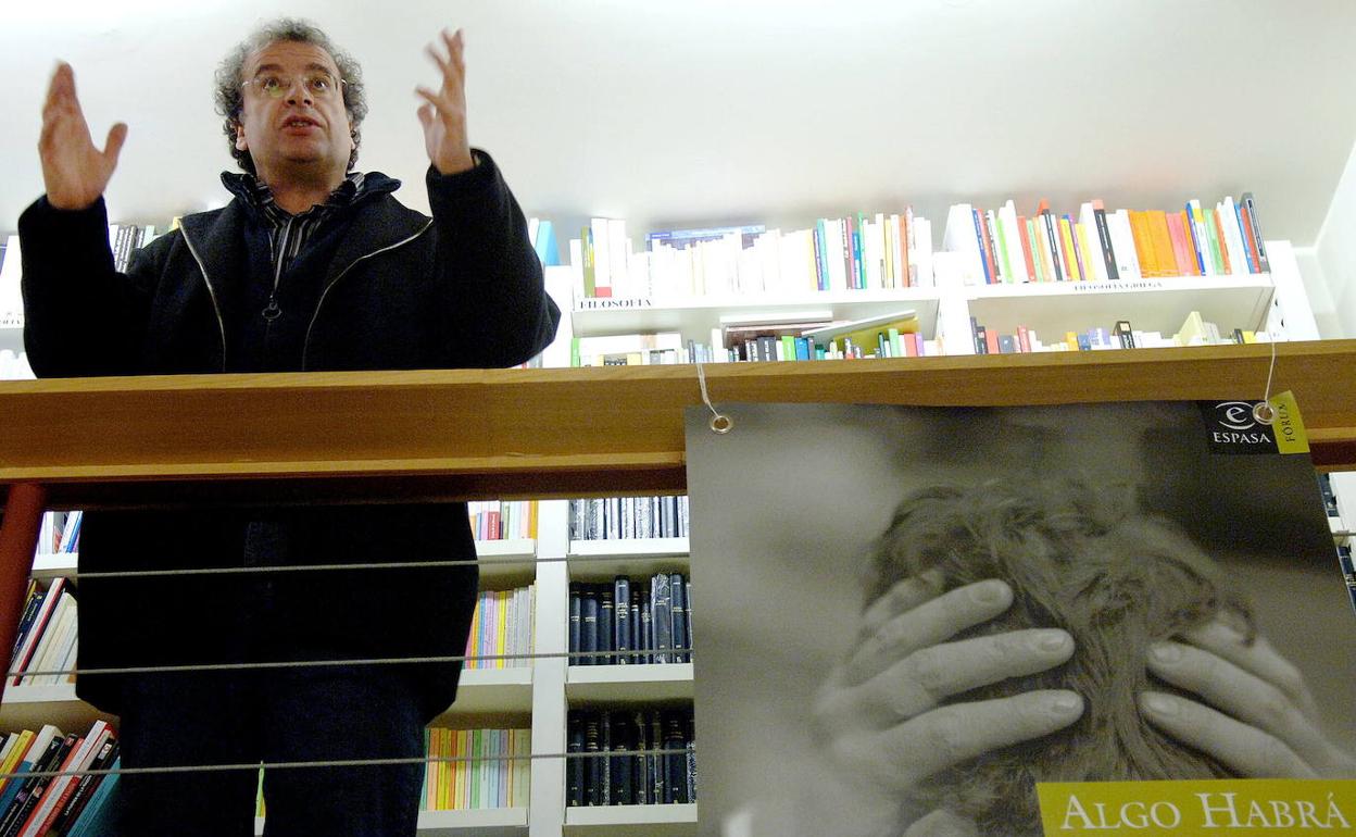 José María Calleja,, en 2006 en la presentación de un libro en San Sebastián.